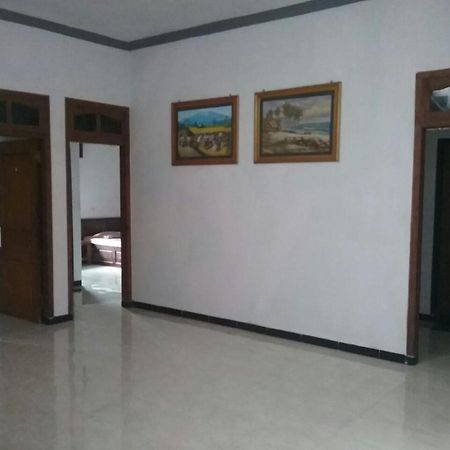Hotel "Ngebel Indah" Exteriör bild